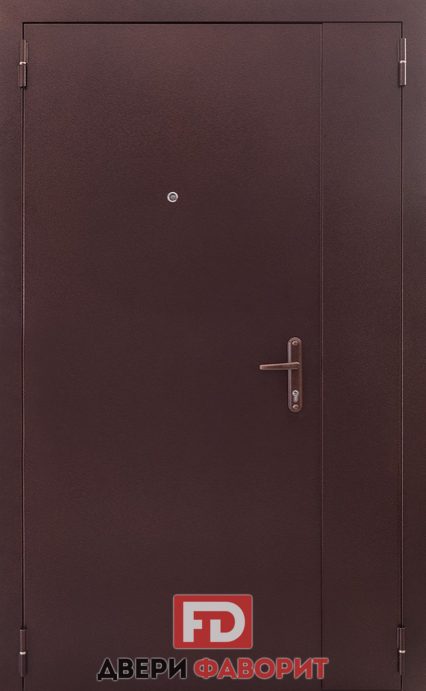 дверь стальная с двумя распашными створками окрашена цинкогрунтом
